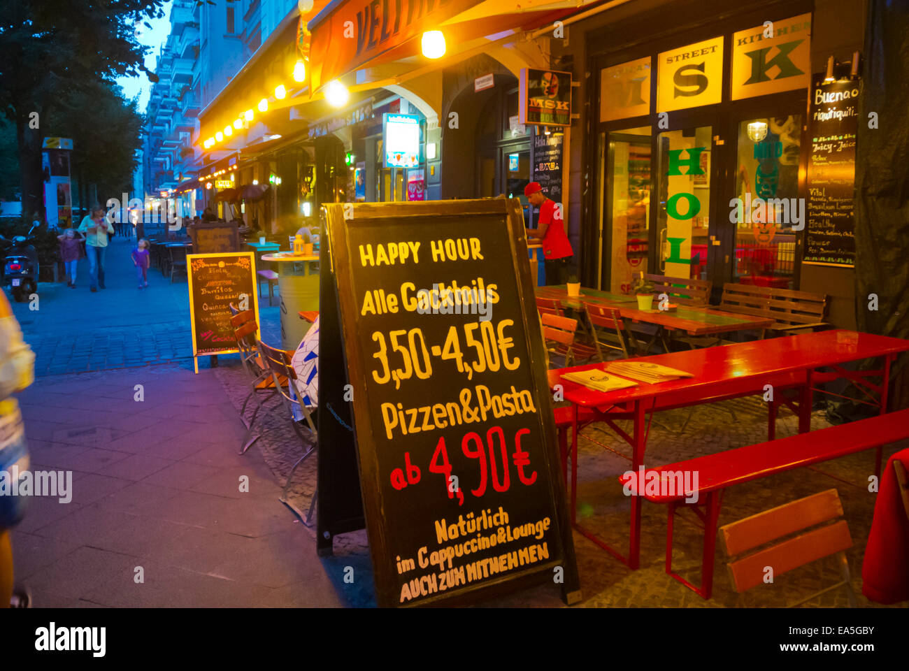 Il bar e il ristorante Le Terrazze, Simon-Dach-Strasse, Friedrichshain di Berlino, Germania Foto Stock