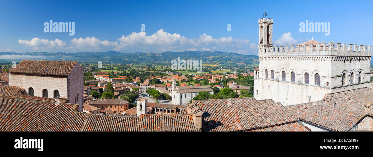 Vista del Palazzo del Podestà e il Palazzo dei Consoli, Gubbio in Umbria, Italia Foto Stock