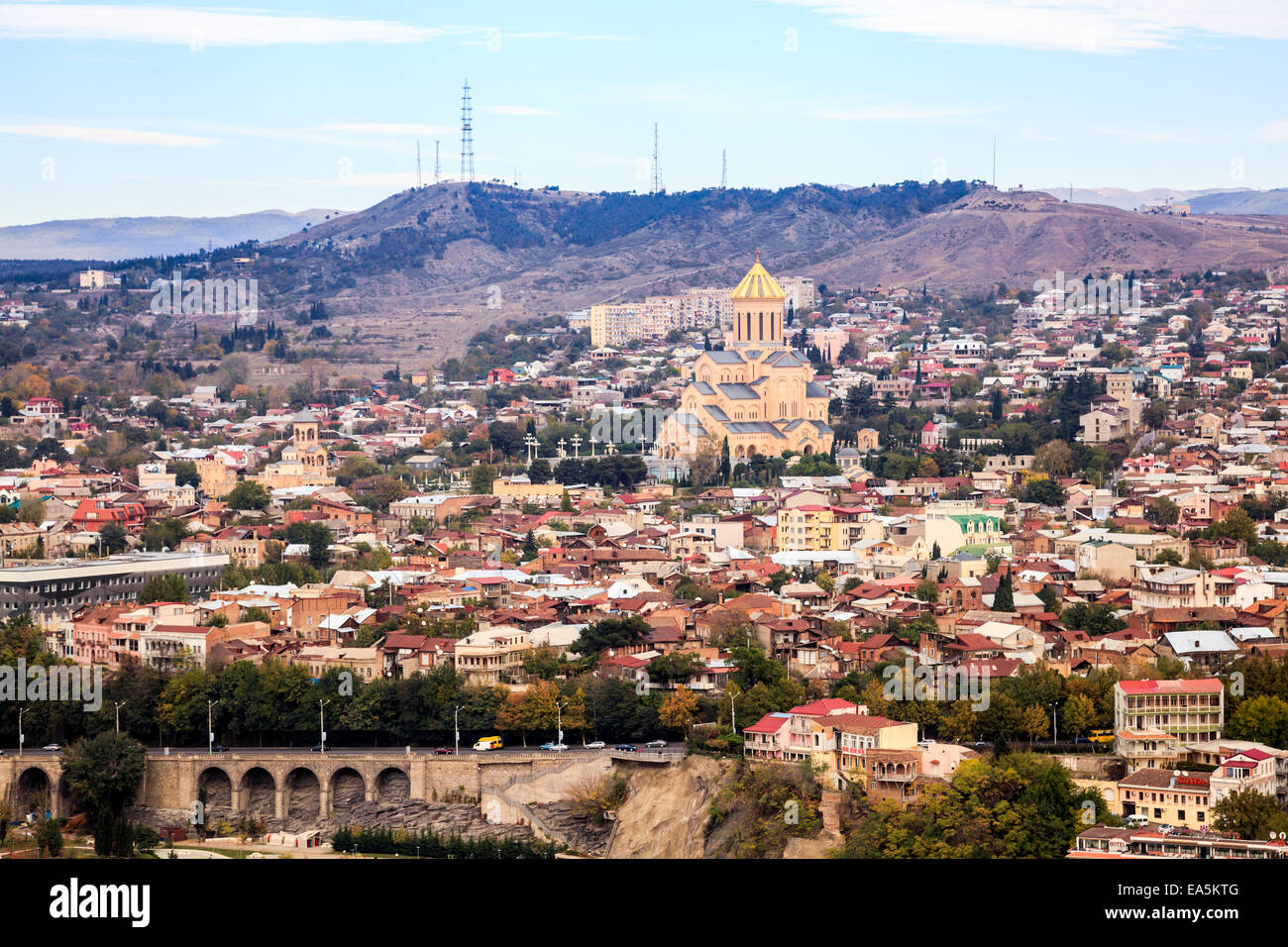 Vista aerea di Tbilisi, capitale della Georgia Foto Stock