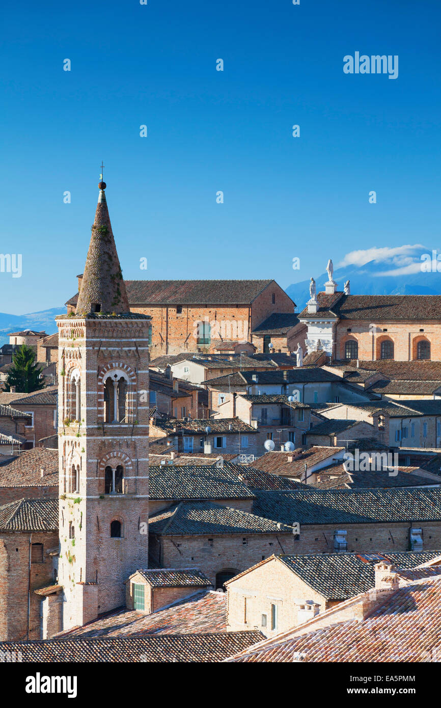 Vista di Urbino (Patrimonio Mondiale dell'UNESCO), Le Marche, Italia Foto Stock