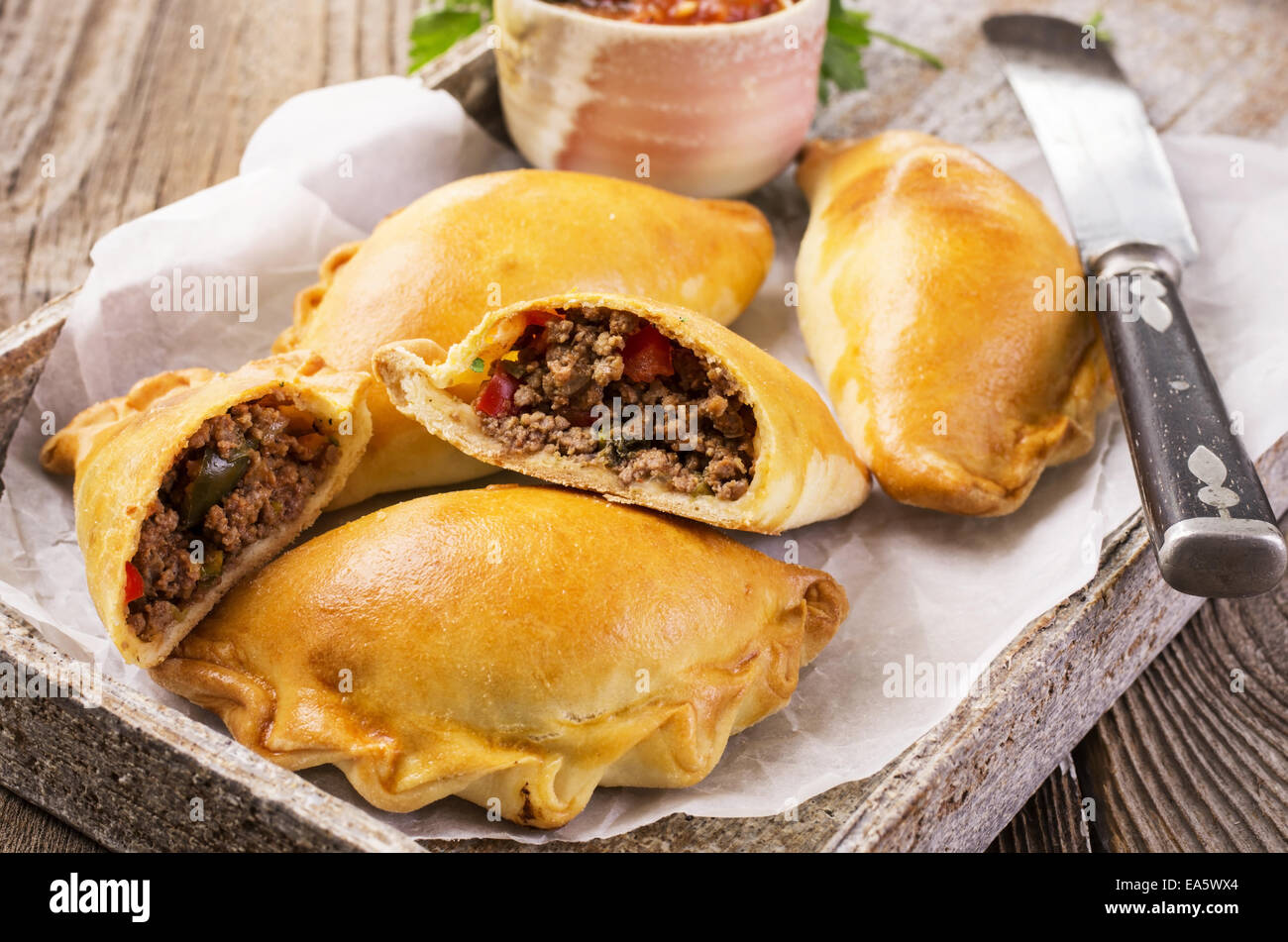 Le empanadas con carni macinate Foto Stock