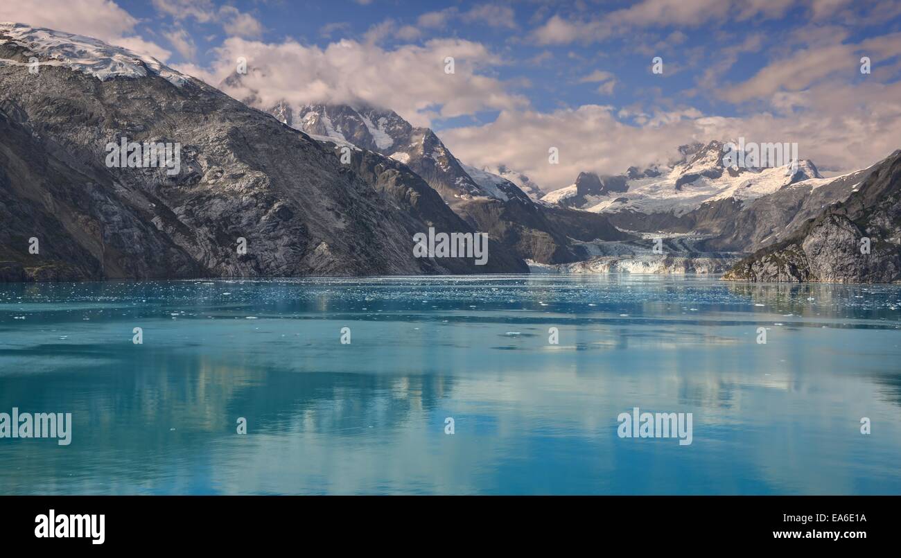 Paesaggio montano, Glacier Bay National Park, Johns Hopkins Inlet, Alaska, Stati Uniti Foto Stock