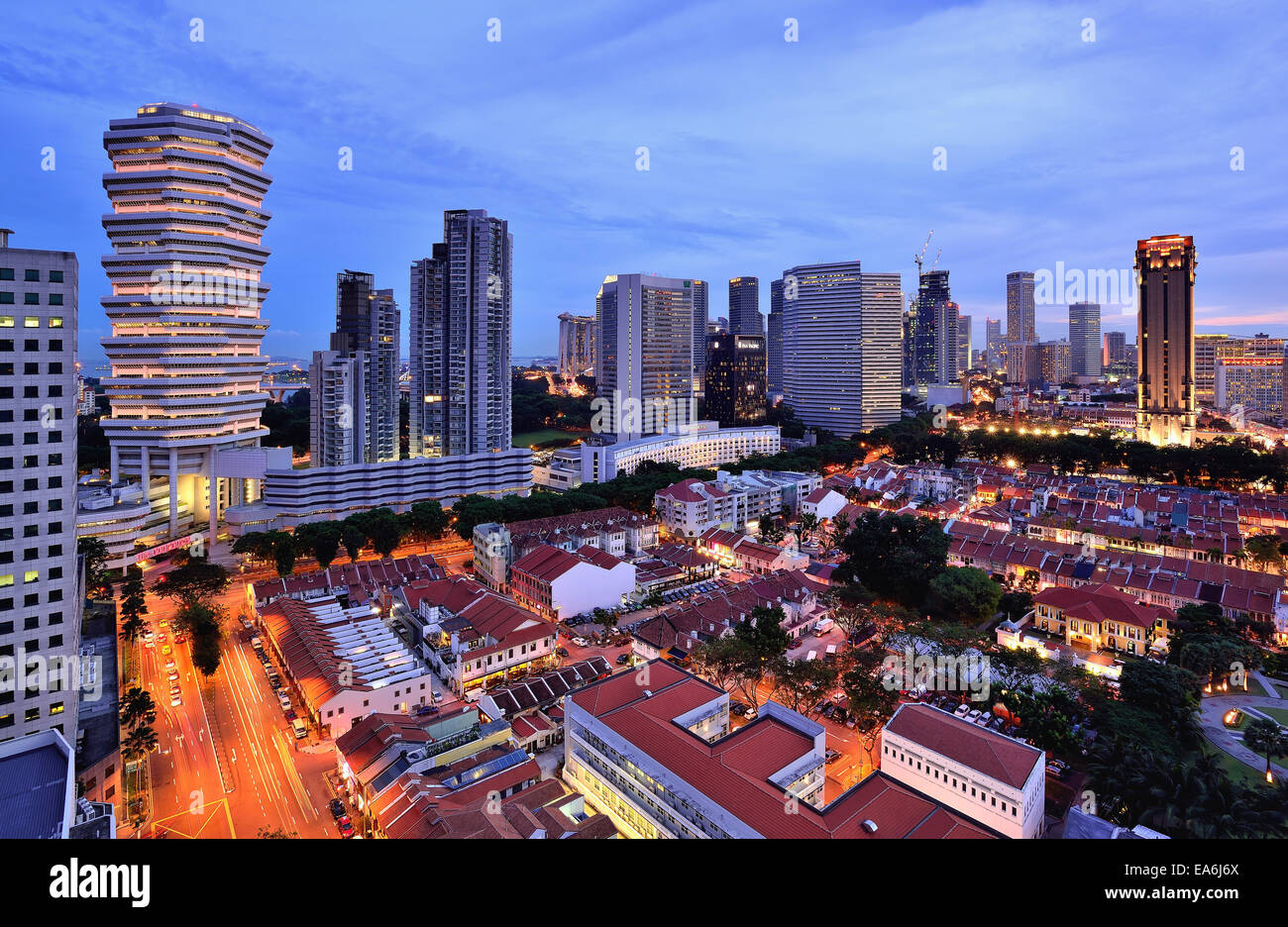 Singapore, skyline del centro al tramonto Foto Stock