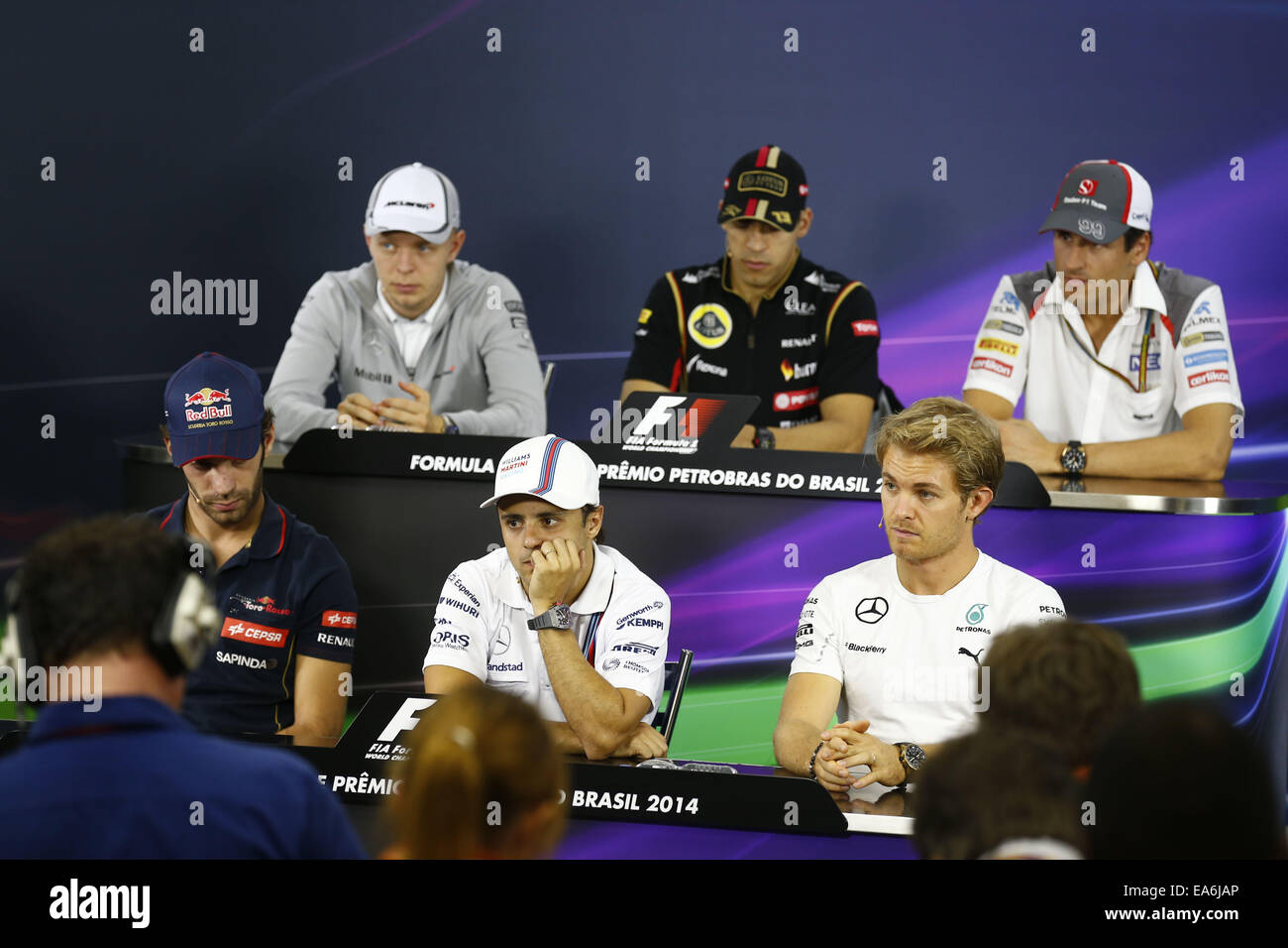 Motorsports: FIA Formula One World Championship 2014, il Gran Premio del Brasile, #25 Jean-Eric Vergne (FRA, la Scuderia Toro Rosso), #19 Felipe Massa (BRA, Williams Martini Racing), #6 Nico Rosberg (GER, Mercedes AMG Petronas Team di F1), #20 Kevin Magnussen (DEN, la McLaren Mercedes), #13 Pastor Maldonado (VEN, Team Lotus F1), #99 Adrian Sutil (GER, Sauber F1 Team), Foto Stock