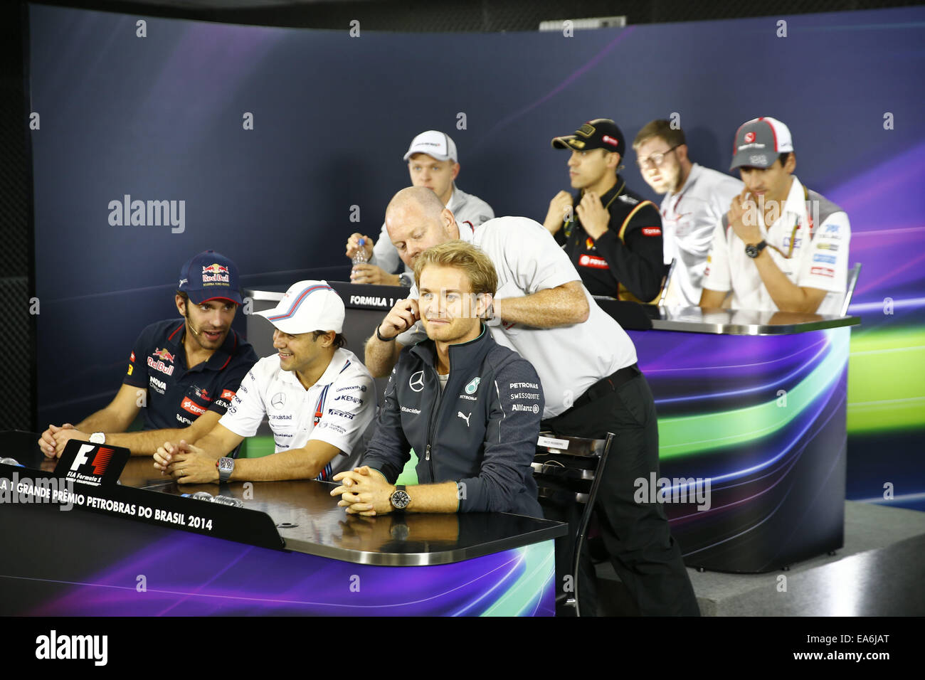 Motorsports: FIA Formula One World Championship 2014, il Gran Premio del Brasile, #25 Jean-Eric Vergne (FRA, la Scuderia Toro Rosso), #19 Felipe Massa (BRA, Williams Martini Racing), #6 Nico Rosberg (GER, Mercedes AMG Petronas Team di F1), #20 Kevin Magnussen (DEN, la McLaren Mercedes), #13 Pastor Maldonado (VEN, Team Lotus F1), #99 Adrian Sutil (GER, Sauber F1 Team), Foto Stock