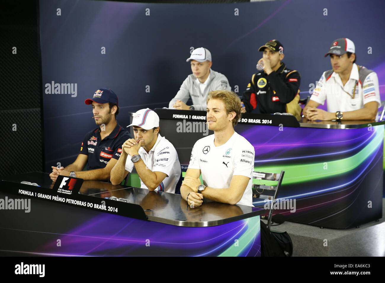 Motorsports: FIA Formula One World Championship 2014, il Gran Premio del Brasile, #25 Jean-Eric Vergne (FRA, la Scuderia Toro Rosso), #19 Felipe Massa (BRA, Williams Martini Racing), #6 Nico Rosberg (GER, Mercedes AMG Petronas Team di F1), #20 Kevin Magnussen (DEN, la McLaren Mercedes), #13 Pastor Maldonado (VEN, Team Lotus F1), #99 Adrian Sutil (GER, Sauber F1 Team), Foto Stock