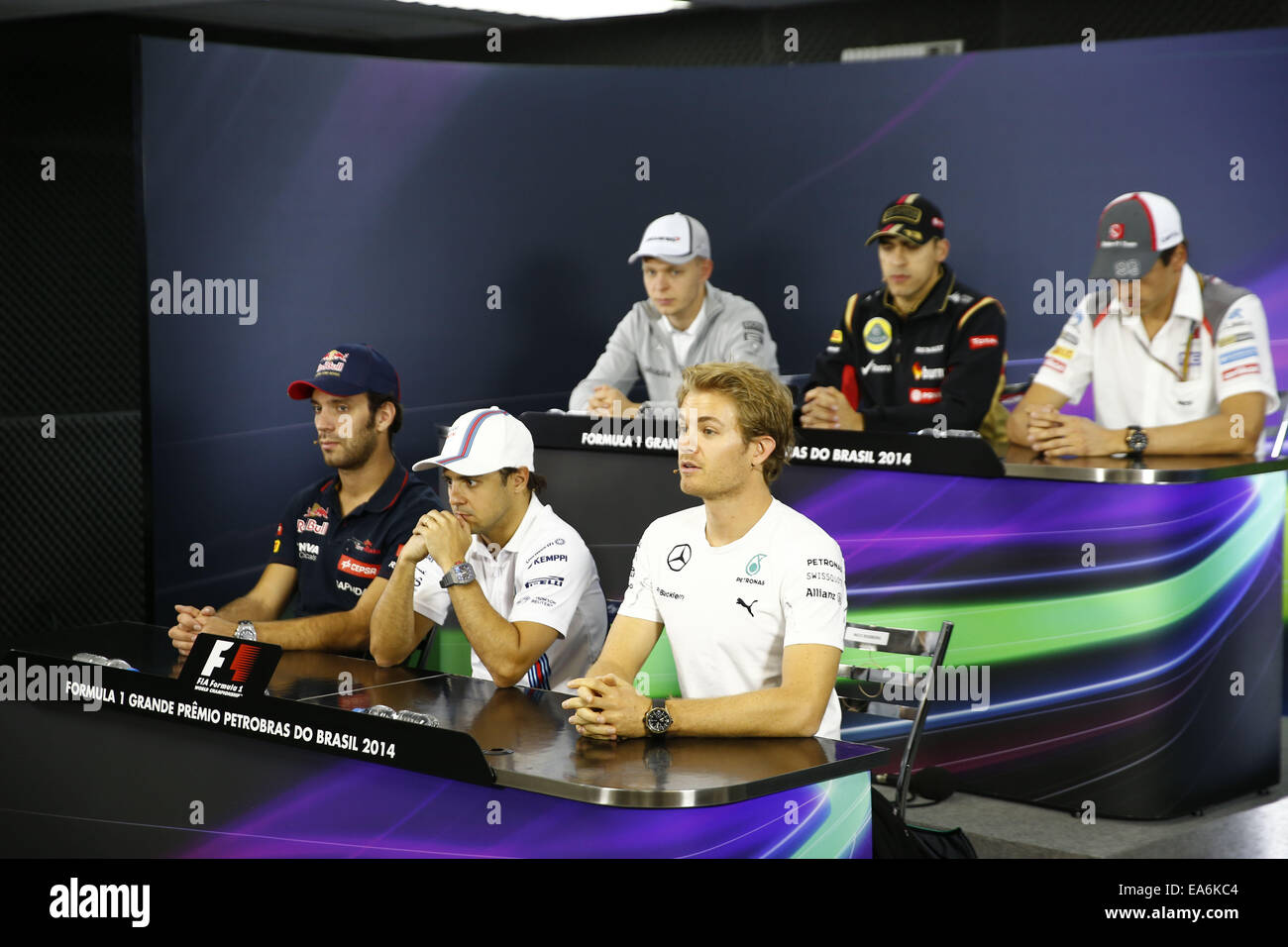 Motorsports: FIA Formula One World Championship 2014, il Gran Premio del Brasile, #25 Jean-Eric Vergne (FRA, la Scuderia Toro Rosso), #19 Felipe Massa (BRA, Williams Martini Racing), #6 Nico Rosberg (GER, Mercedes AMG Petronas Team di F1), #20 Kevin Magnussen (DEN, la McLaren Mercedes), #13 Pastor Maldonado (VEN, Team Lotus F1), #99 Adrian Sutil (GER, Sauber F1 Team), Foto Stock