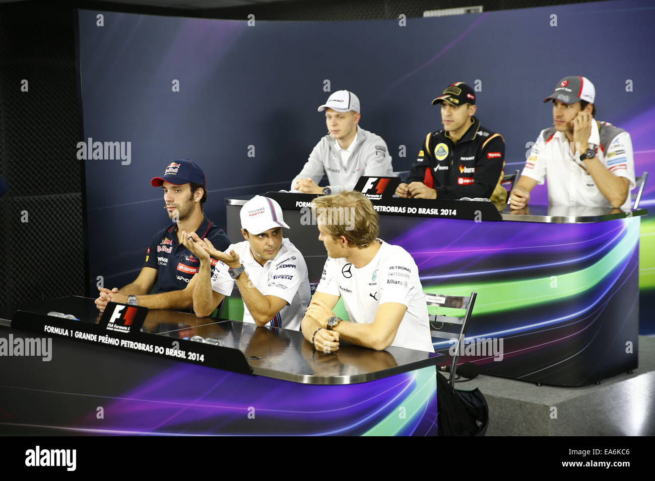 Motorsports: FIA Formula One World Championship 2014, il Gran Premio del Brasile, #25 Jean-Eric Vergne (FRA, la Scuderia Toro Rosso), #19 Felipe Massa (BRA, Williams Martini Racing), #6 Nico Rosberg (GER, Mercedes AMG Petronas Team di F1), #20 Kevin Magnussen (DEN, la McLaren Mercedes), #13 Pastor Maldonado (VEN, Team Lotus F1), #99 Adrian Sutil (GER, Sauber F1 Team), Foto Stock