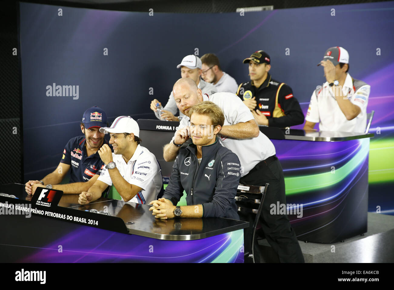 Motorsports: FIA Formula One World Championship 2014, il Gran Premio del Brasile, #25 Jean-Eric Vergne (FRA, la Scuderia Toro Rosso), #19 Felipe Massa (BRA, Williams Martini Racing), #6 Nico Rosberg (GER, Mercedes AMG Petronas Team di F1), #20 Kevin Magnussen (DEN, la McLaren Mercedes), #13 Pastor Maldonado (VEN, Team Lotus F1), #99 Adrian Sutil (GER, Sauber F1 Team), Foto Stock