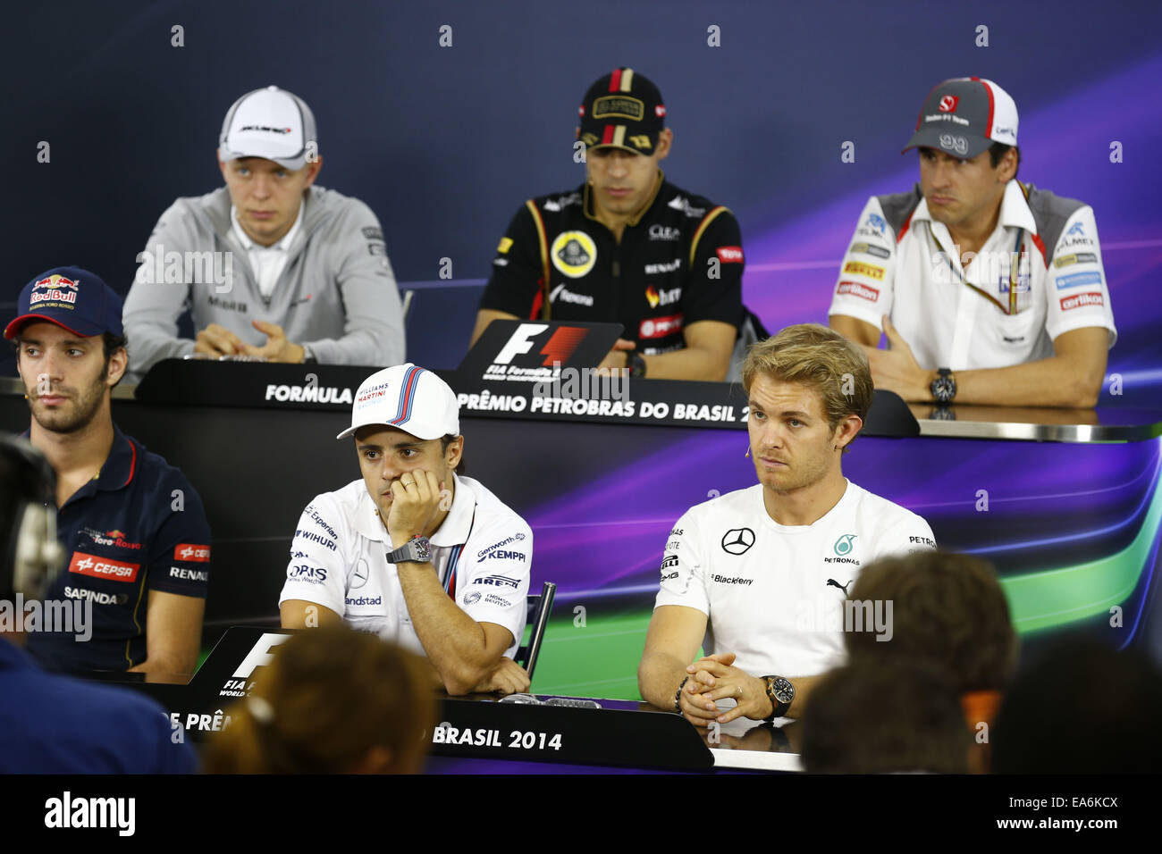 Motorsports: FIA Formula One World Championship 2014, il Gran Premio del Brasile, #25 Jean-Eric Vergne (FRA, la Scuderia Toro Rosso), #19 Felipe Massa (BRA, Williams Martini Racing), #6 Nico Rosberg (GER, Mercedes AMG Petronas Team di F1), #20 Kevin Magnussen (DEN, la McLaren Mercedes), #13 Pastor Maldonado (VEN, Team Lotus F1), #99 Adrian Sutil (GER, Sauber F1 Team), Foto Stock
