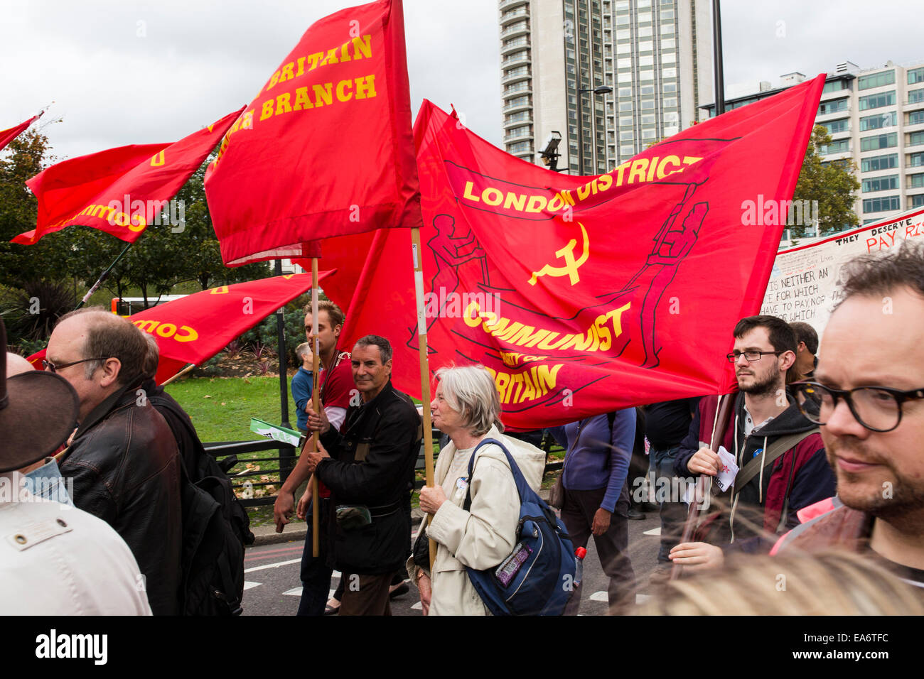 Sindacato manifestanti marzo a Londra il 18 ottobre 2014 a dimostrare contro il governo di austerità e tagli Foto Stock