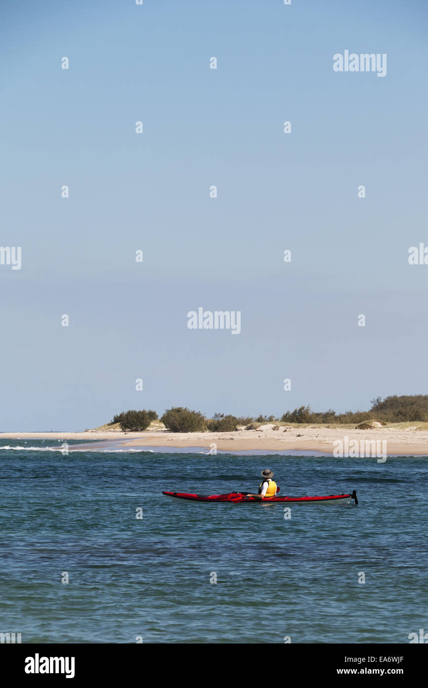 Il kayak al largo; Queensland, Australia Foto Stock