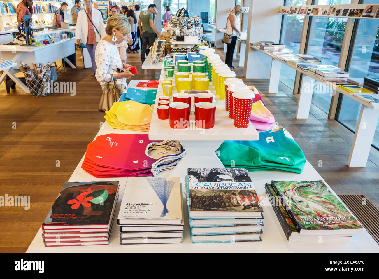 Miami Florida,Museum Park,Jorge M. Perez Art Museum of Miami-Dade County,PAMM,negozio di articoli da regalo,negozio,shopping shopper shopping negozi mercato marchi Foto Stock