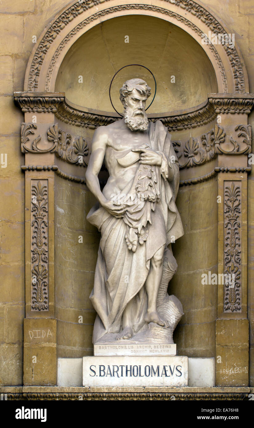 Malta, Mosta: Statua di San Bartolomeo, uno dei Dodici Apostoli, nella nicchia di St Mary, noto come Mosta Rotunda o il duomo di Mosta. Foto Stock