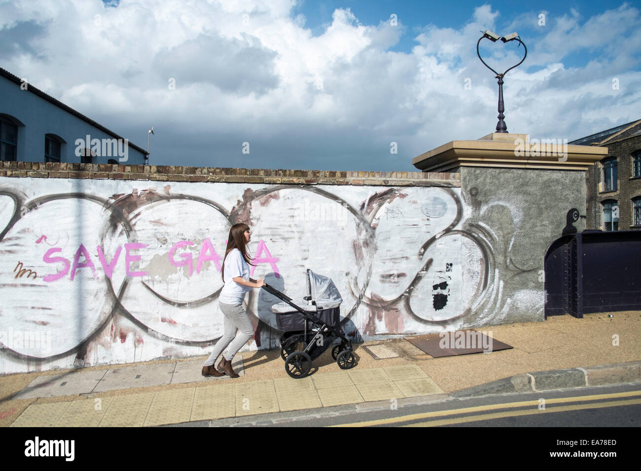 Hackney graffiti post bianco lane Inghilterra Londra Foto Stock