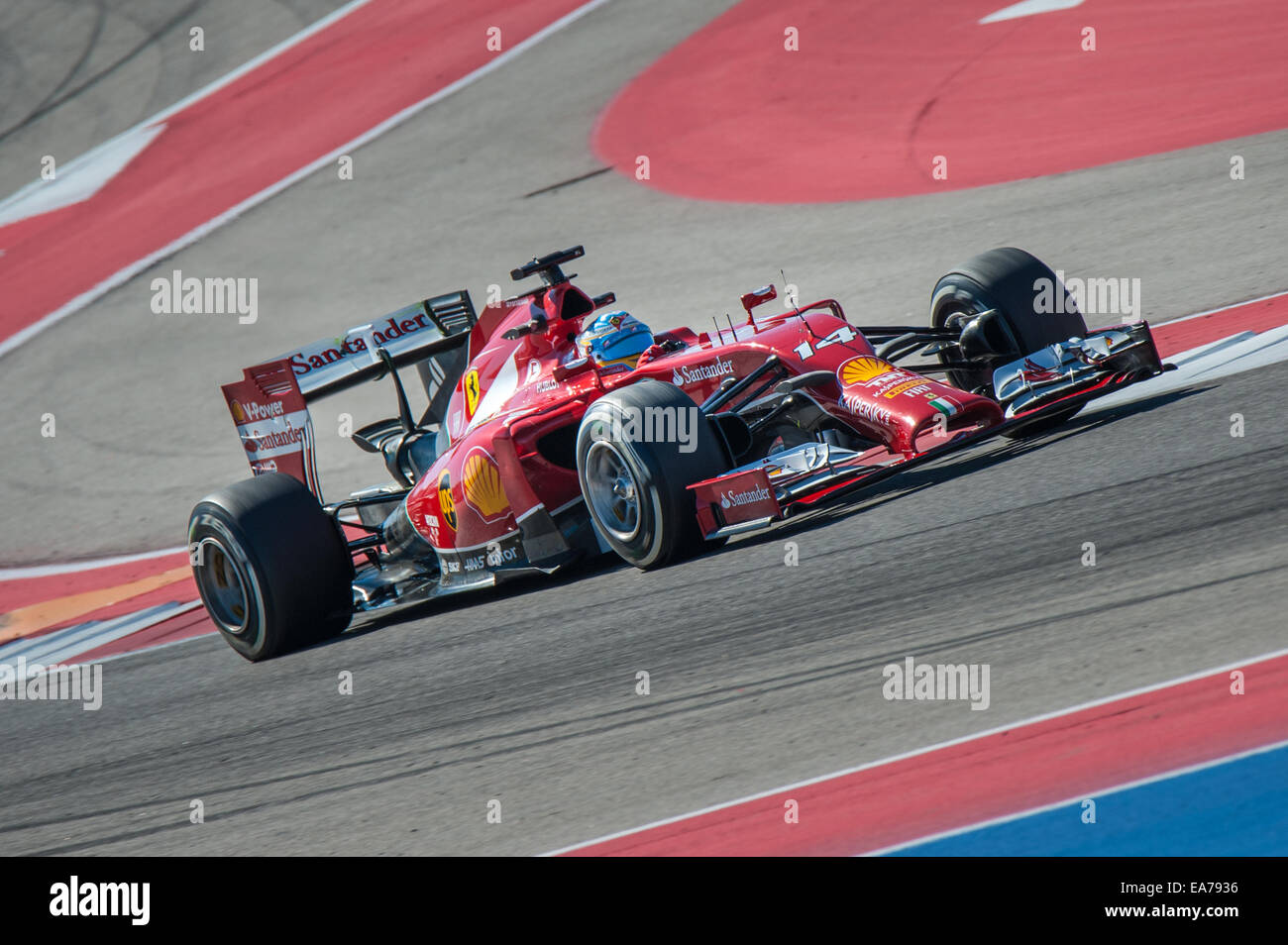 Fernando Alonso della Ferrari visto la guida presso il circuito delle Americhe durante la pratica per il 2014 il Gran Premio degli Stati Uniti. Foto Stock