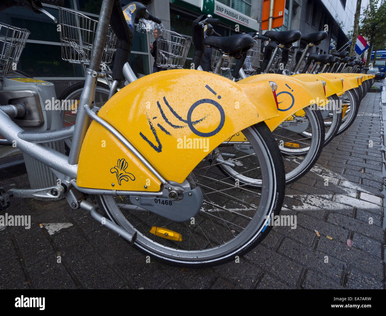 Villo noleggio di biciclette in strada di Bruxelles, Belgio, Europa Foto Stock