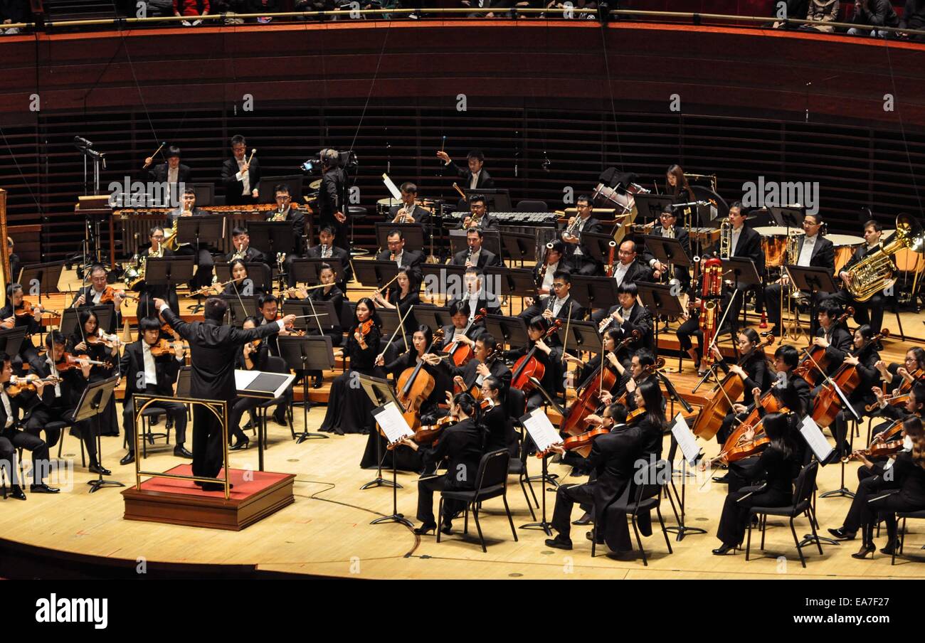 Philadelphia, Stati Uniti d'America. 7 Nov, 2014. Membri della China National Center for the Performing Arts Orchestra eseguire in Philadelphia, Stati Uniti, nov. 7, 2014. © Liang Menglong/Xinhua/Alamy Live News Foto Stock
