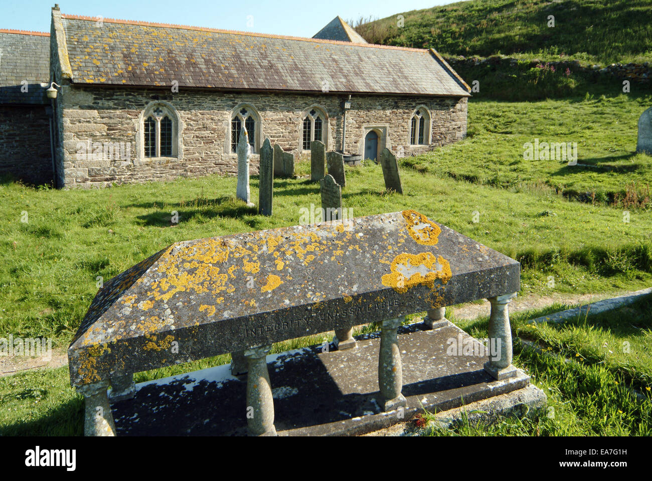 Xv secolo la chiesa di St Winwaloe Gunwalloe Chiesa Cove Helston La Lucertola Cornovaglia Foto Stock