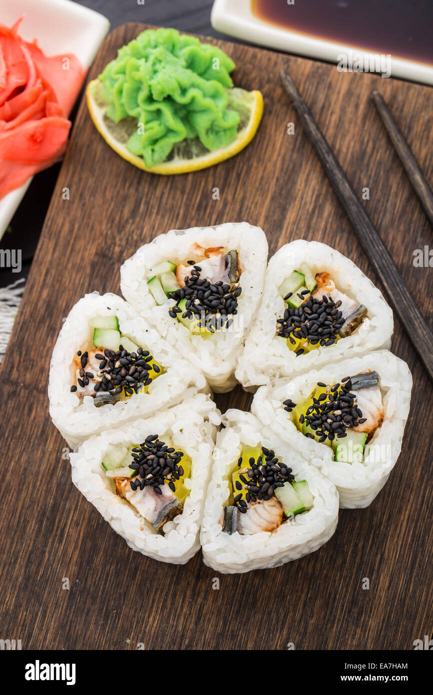 Fiore in rotolo di sushi. Foto Stock