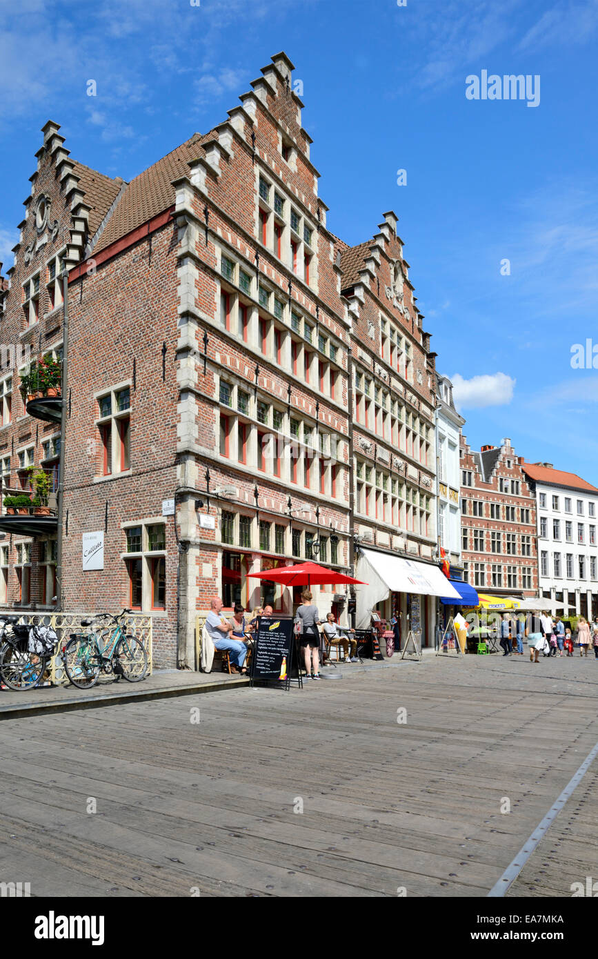Ristorante Alfresco al di fuori di case mercantili, Graslei, Gand, Fiandre, in Belgio, Europa Foto Stock