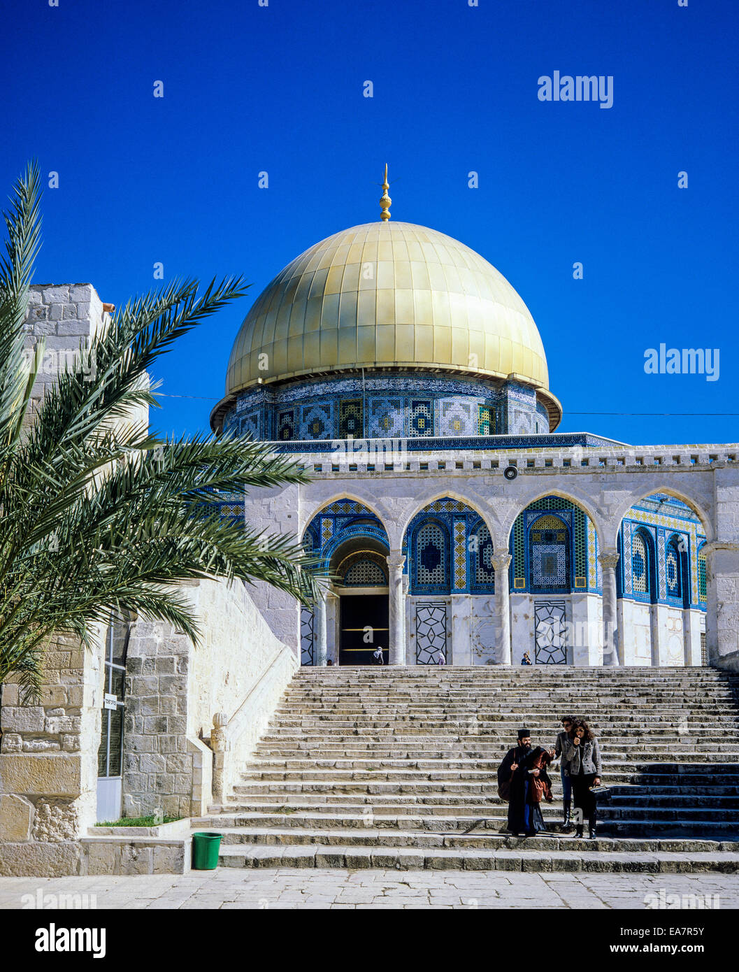 Cupola della roccia e El Qanatir western arcata sulla Montagna del Tempio di Gerusalemme Israele Medio Oriente Foto Stock