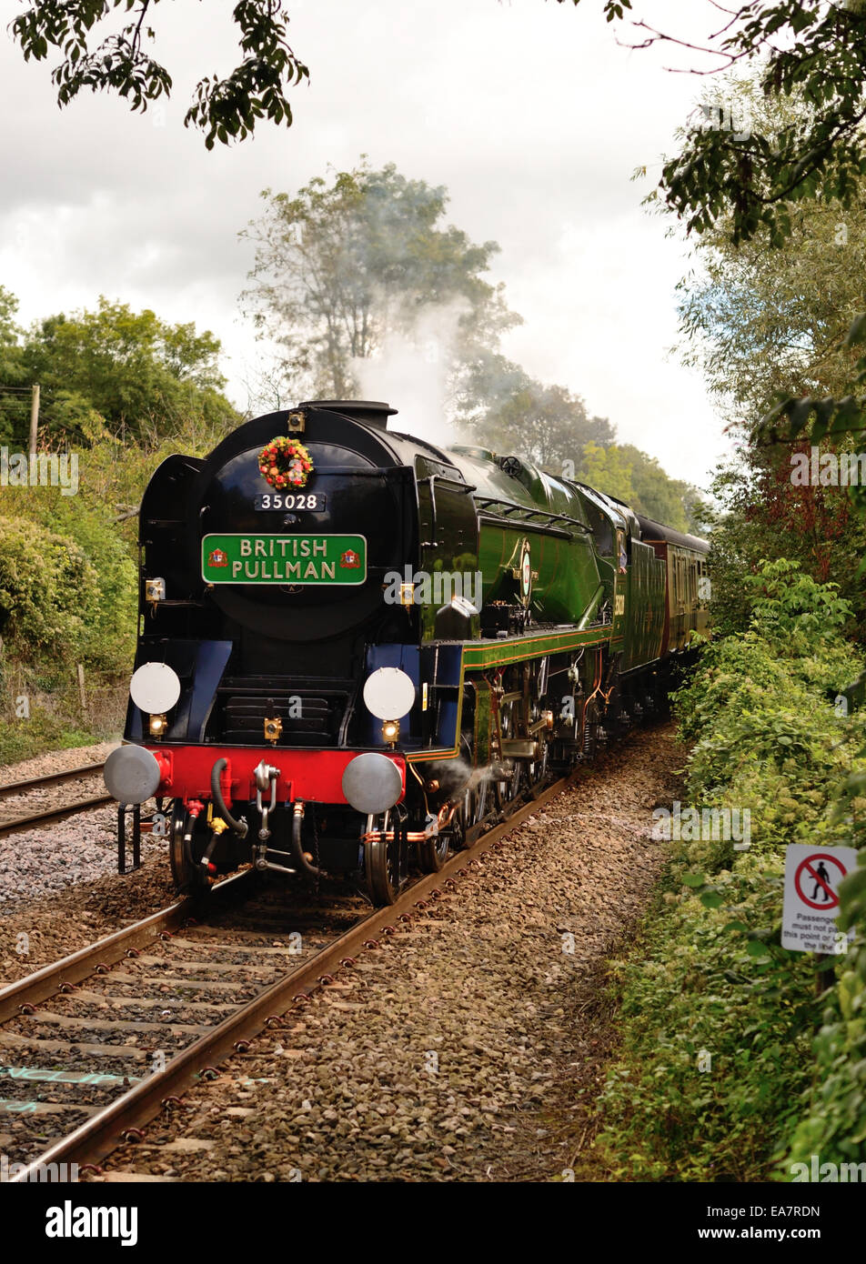 Merchant Navy Class pacific No 35028 Clan Line che trasporta il pullman britannico Belmond (VSOE) a Bath e Bristol. 24th settembre 2014. Foto Stock
