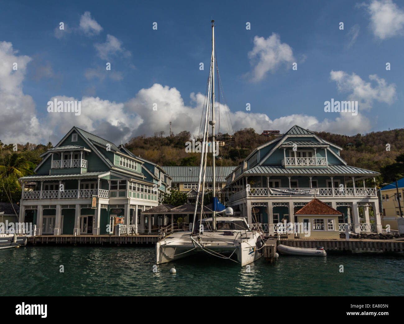 Catamarano in Marigot Bay Marina Foto Stock