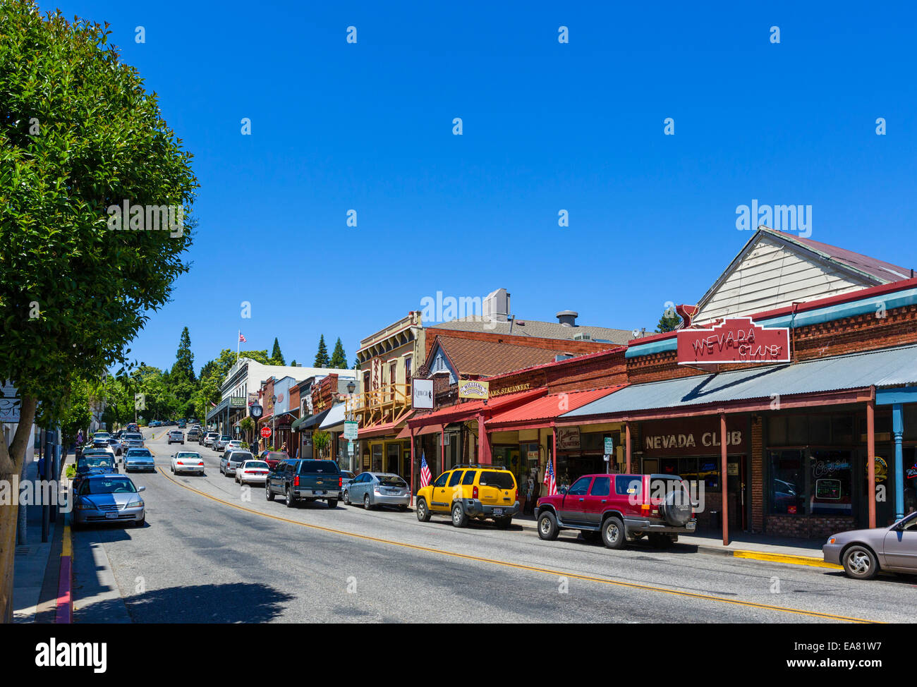La strada principale del vecchio Gold città mineraria di Grass Valley, Nevada County, a nord del paese di oro, CALIFORNIA, STATI UNITI D'AMERICA Foto Stock