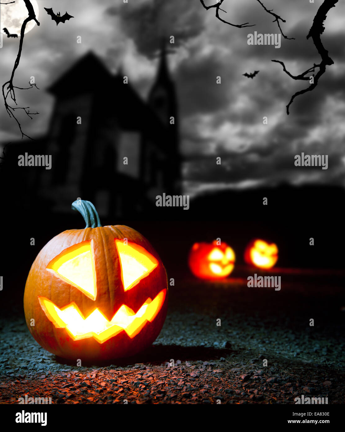 La masterizzazione del male la zucca di Halloween con sfondo scuro Foto Stock