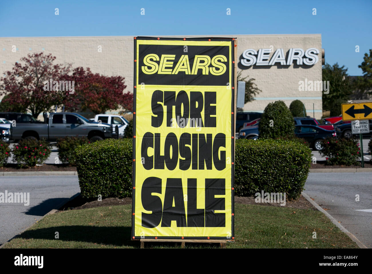 Un Sears retail store con un 'Store chiusura di vendita " banner a Chesapeake, Virginia il 7 novembre 2014. Sears Holdings, Inc., la società madre di Sears e Kmart negozi è attualmente in fase di chiusura verso l'alto di 100 posizioni di entrambi i marchi. Foto Stock