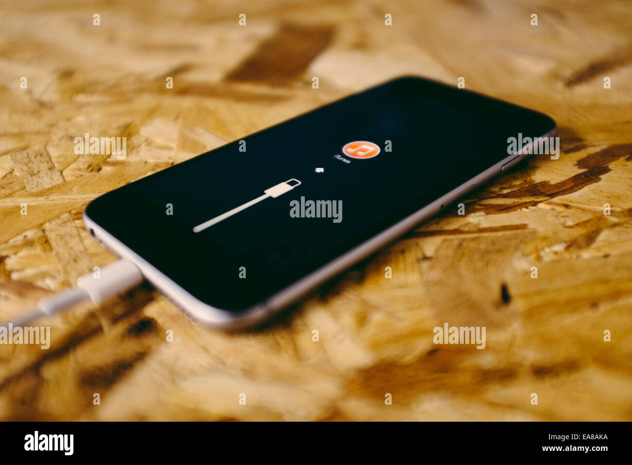 La rottura di un iPhone 6 che ha dovuto essere ripristinata Foto Stock