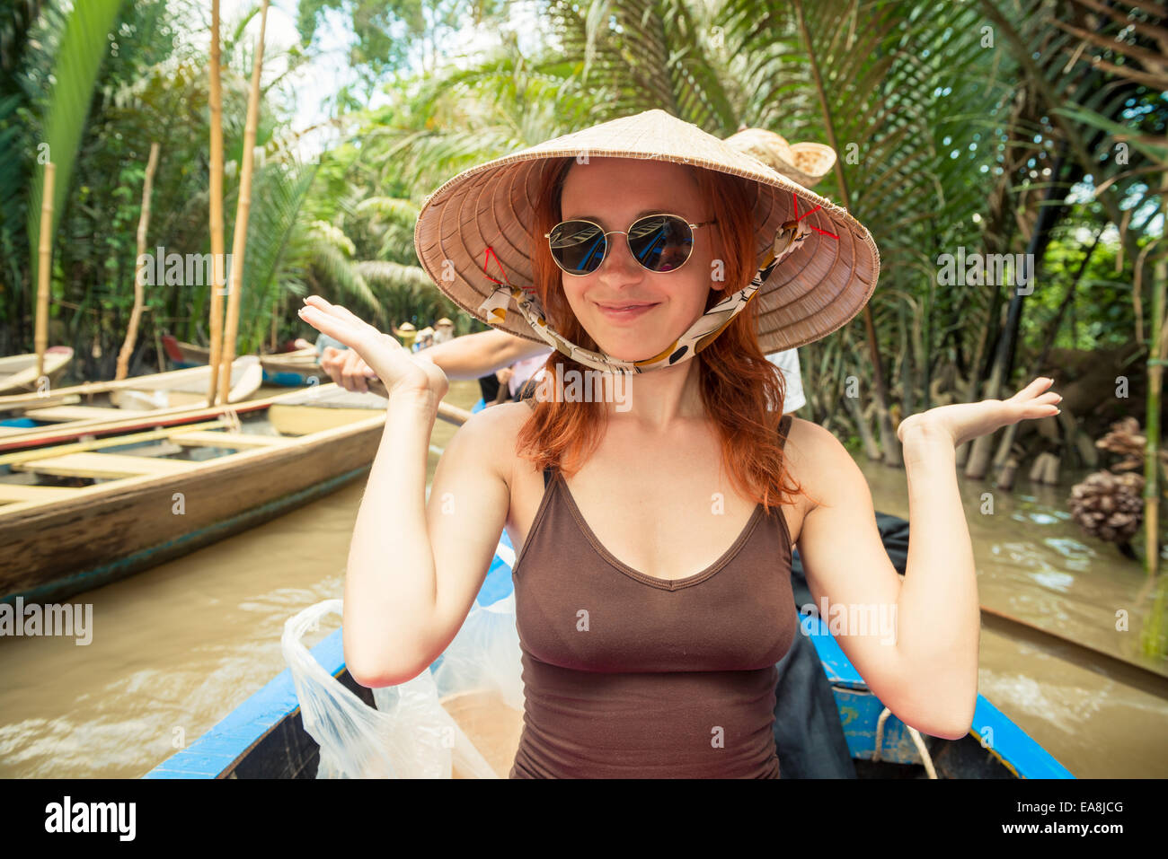 Tourist godendo delta del Mekong crociera con escursioni giornaliere per le Attrazioni locali Foto Stock