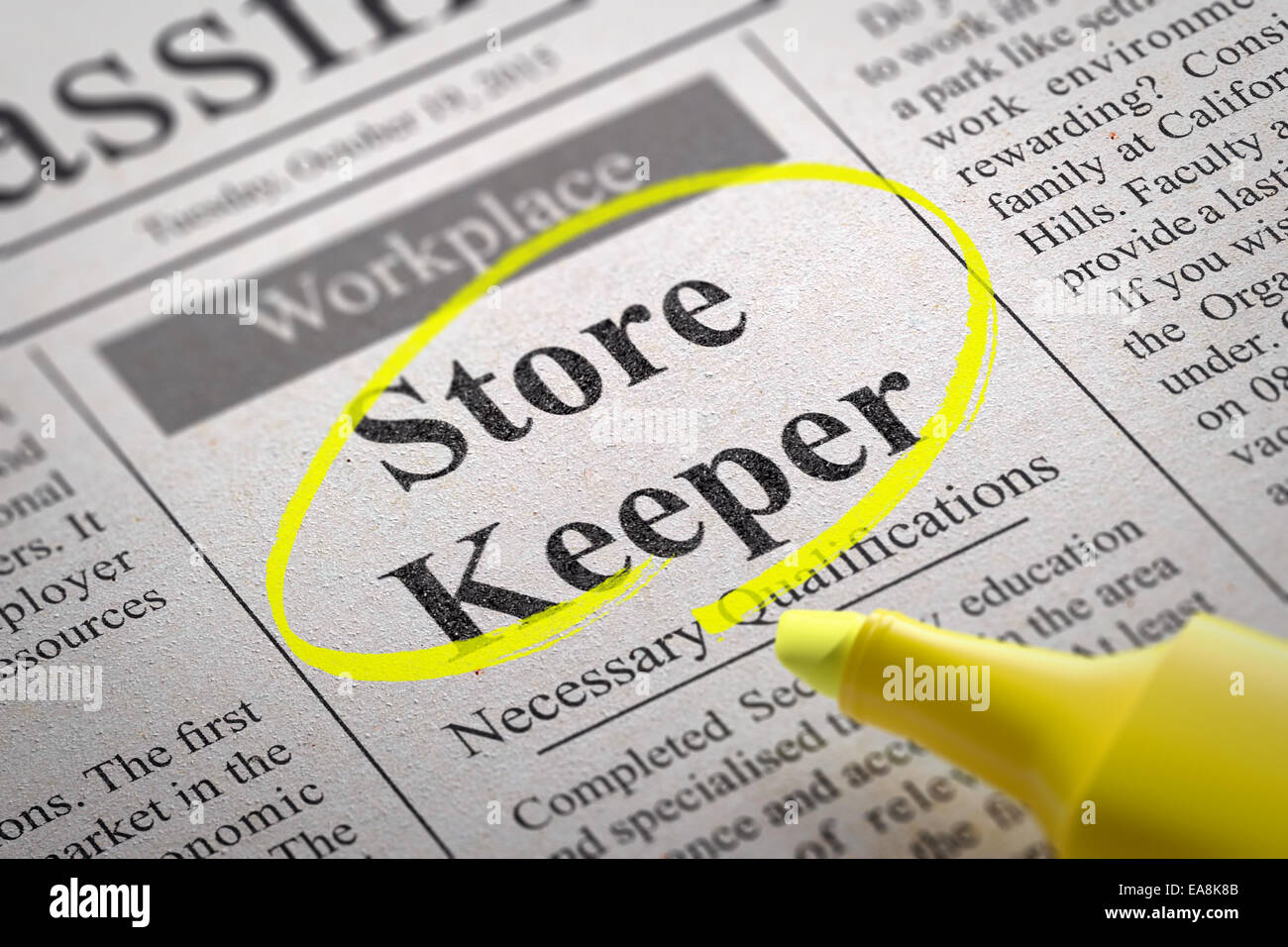 Store Keeper vacante nel giornale. Ricerca di lavoro concetto. Foto Stock