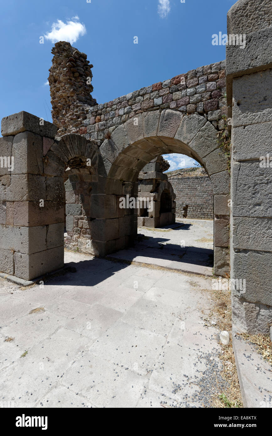 La sezione di epoca romana circolare struttura di trattamento nell'angolo sud est dell'Asklepieion. Pergamo, Bergama, Turchia. T Foto Stock