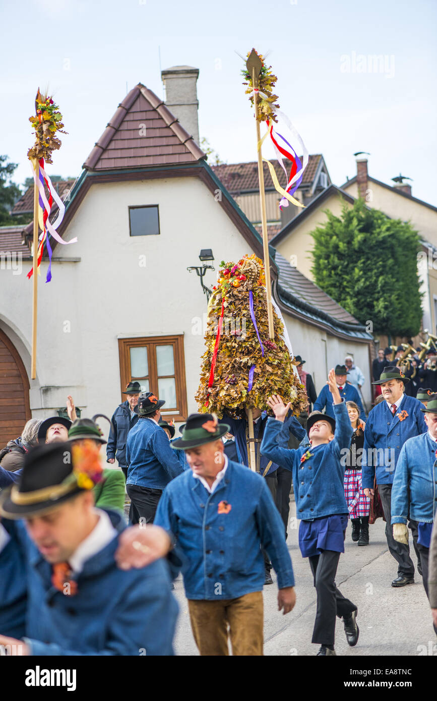 Tradizionale festa Hueter in Perchtoldsdorf, Bassa Austria, area di Vienna, Perchtoldsdorf Foto Stock