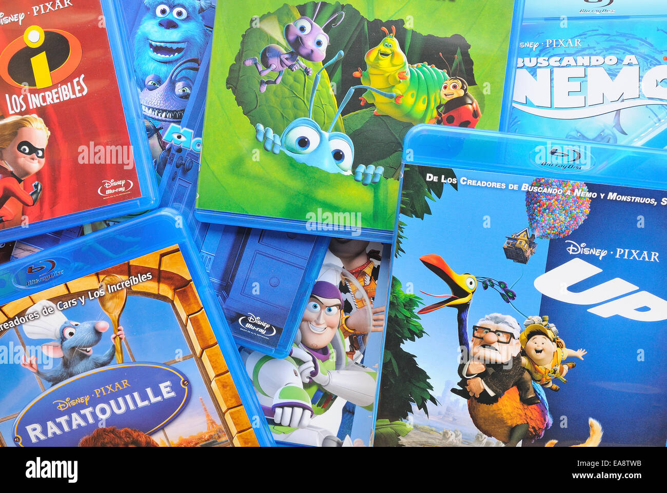 Barcellona, Spagna - Apr 18, 2014: una collezione di film di Disney Pixar Animation Studios su Blu-ray. Foto Stock