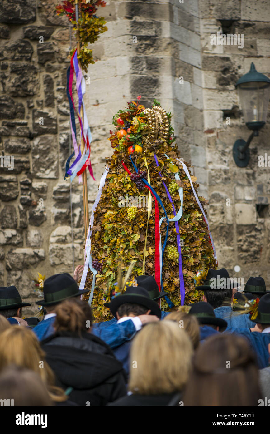 Tradizionale festa Hueter in Perchtoldsdorf, Bassa Austria, area di Vienna, Perchtoldsdorf Foto Stock