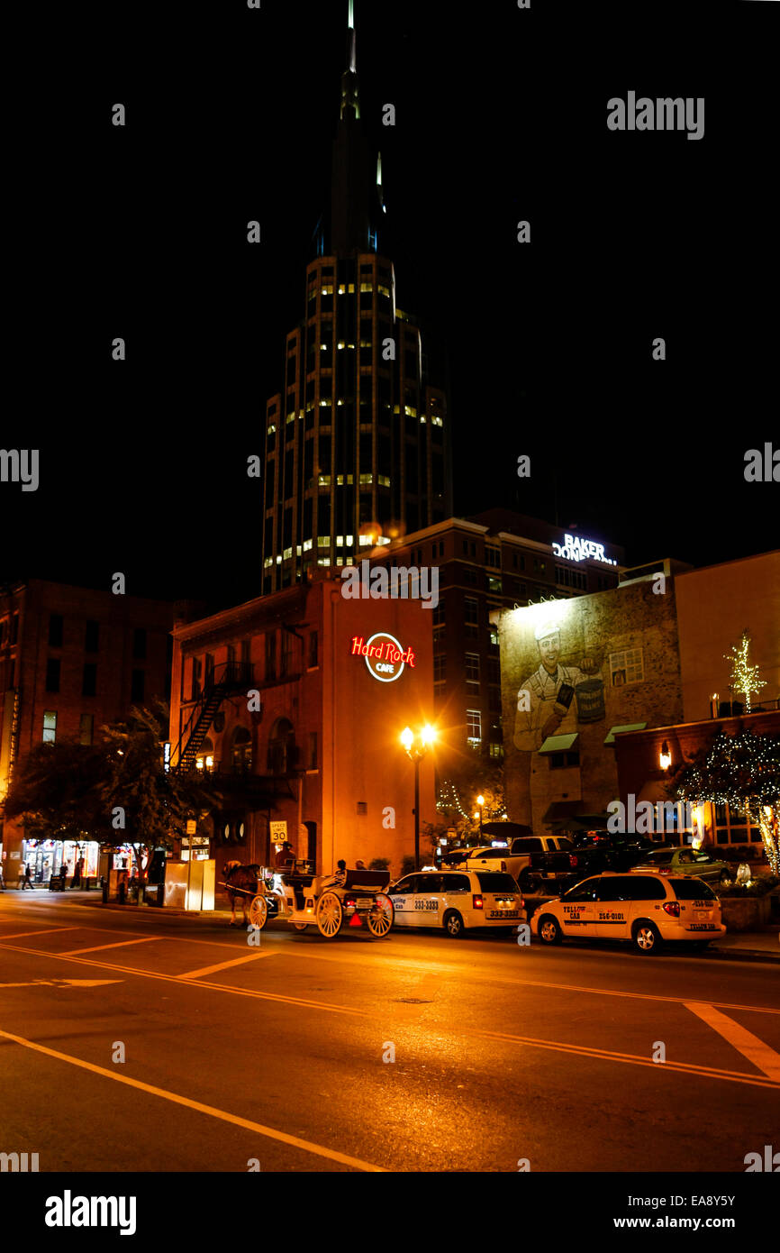 L'Hard Rock Cafe di notte sul Lower Broadway di notte a Nashville Foto Stock