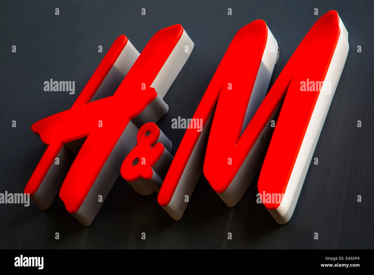 Dettaglio della store H&M in Charleroi in Belgio. Foto Stock