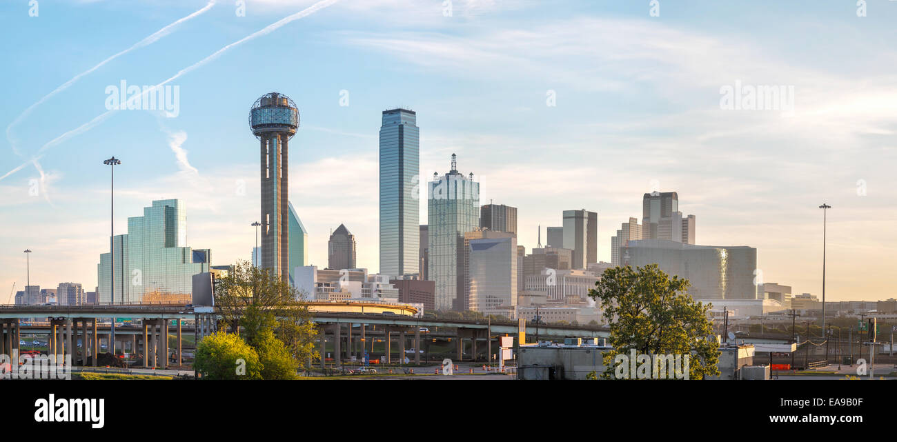 Vista panoramica del centro di Dallas al mattino Foto Stock