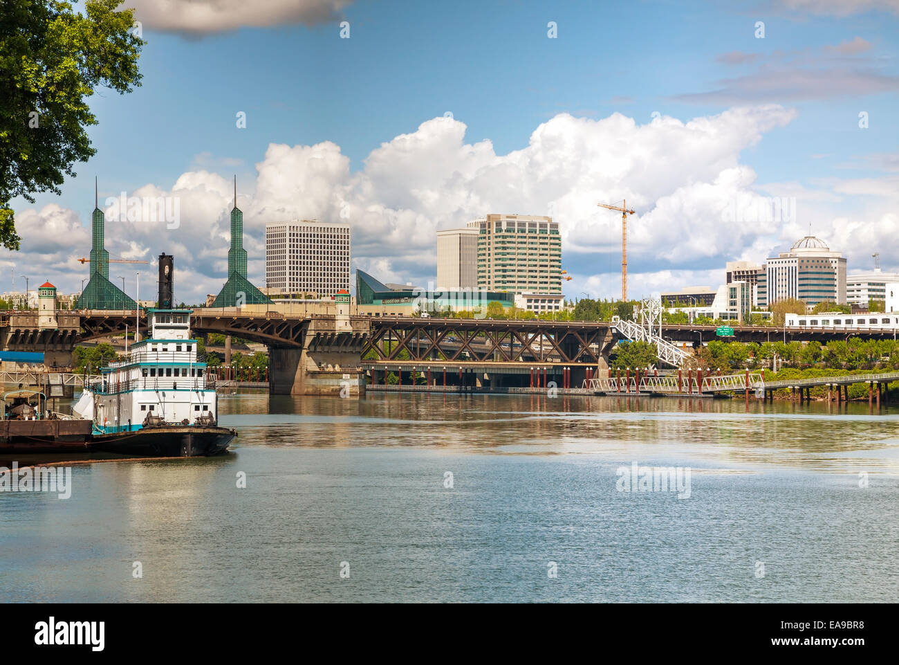 La città di Portland in Oregon in un giorno nuvoloso Foto Stock