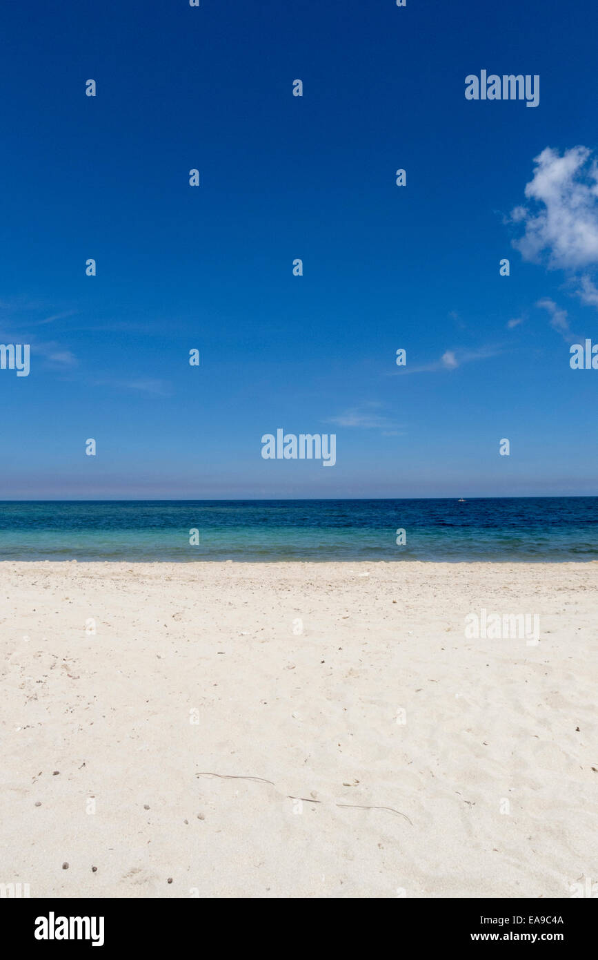 Una tranquilla spiaggia caraibica di scena a Jibacoa beach vicino a L'Avana Cuba Foto Stock