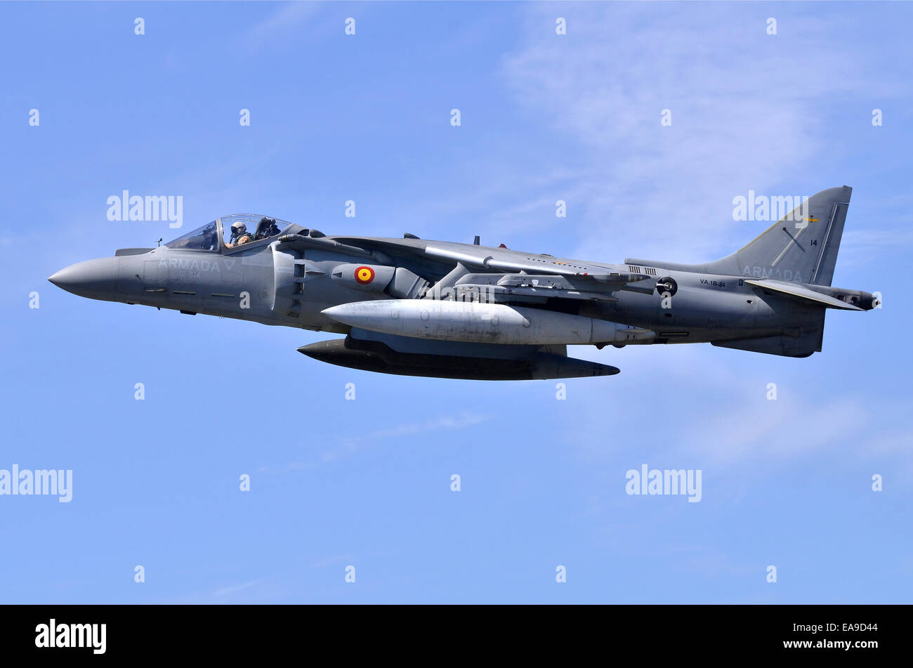 McDonnell-Douglas AV-8B Harrier Jump Jet azionato dalla marina spagnola la visualizzazione a Farnborough Airshow internazionale Foto Stock