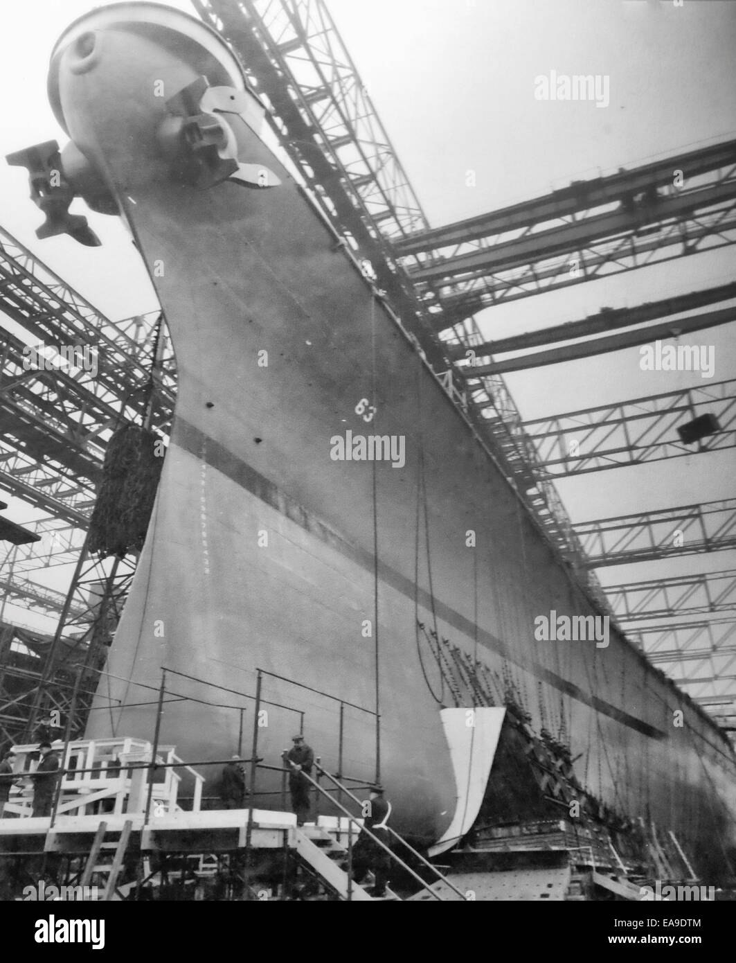 New York Navy Yard lavoratori preparare la piattaforma da utilizzare per il battesimo della USS Missouri, inizio nella giornata del 29 gennaio 1944 Foto Stock