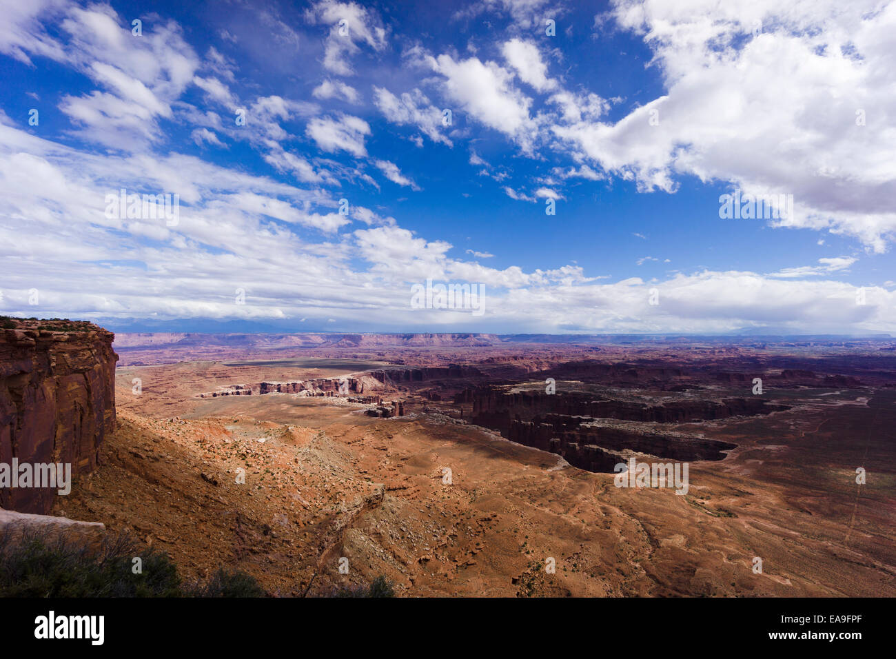 Grand View Point si affacciano. Il Parco Nazionale di Canyonlands, Island in the Sky regione. Utah, Stati Uniti d'America. Foto Stock