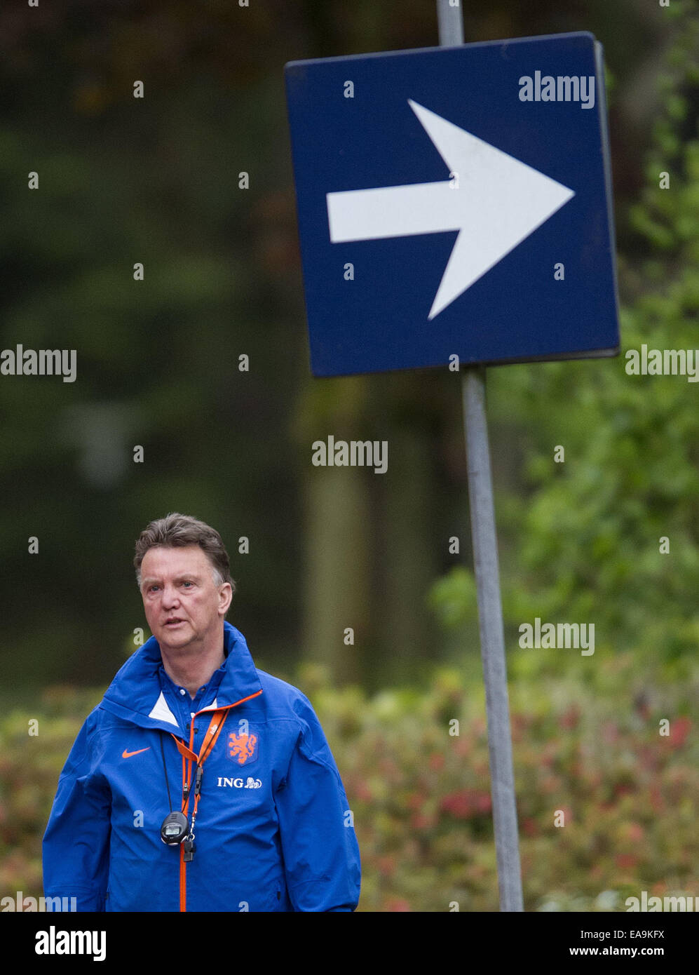 Dutch National football team head coach e la corrente i bookmakers preferito per prendere il Manchester United job manager, Louis van Gaal conduce una sessione di formazione sulla motivazione della Golden Tulip Hotel Victoria in Hoenderloo,‎ in preparazione per il 2014 Foto Stock