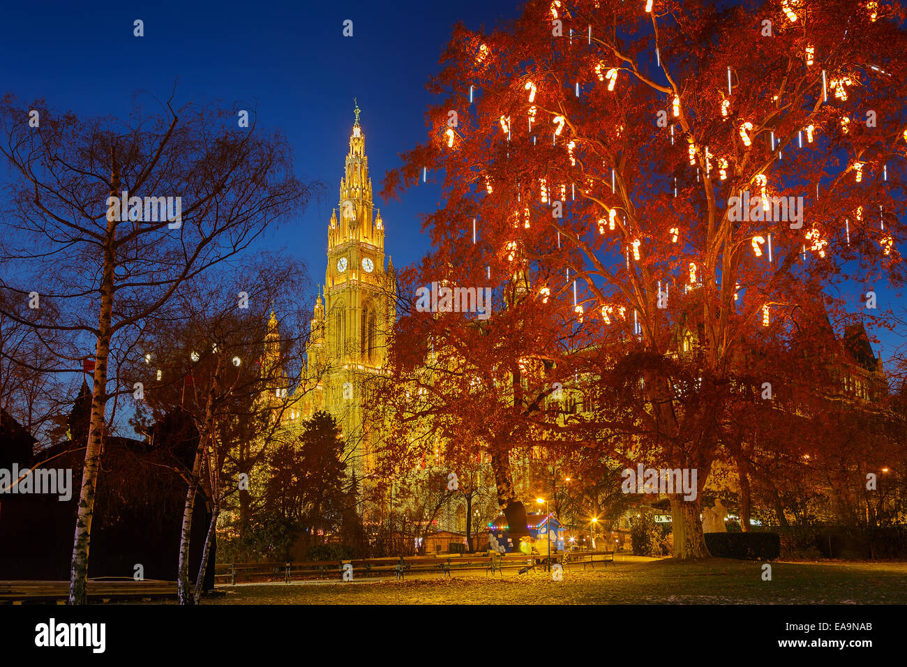 Vienna town hall e il parco Foto Stock