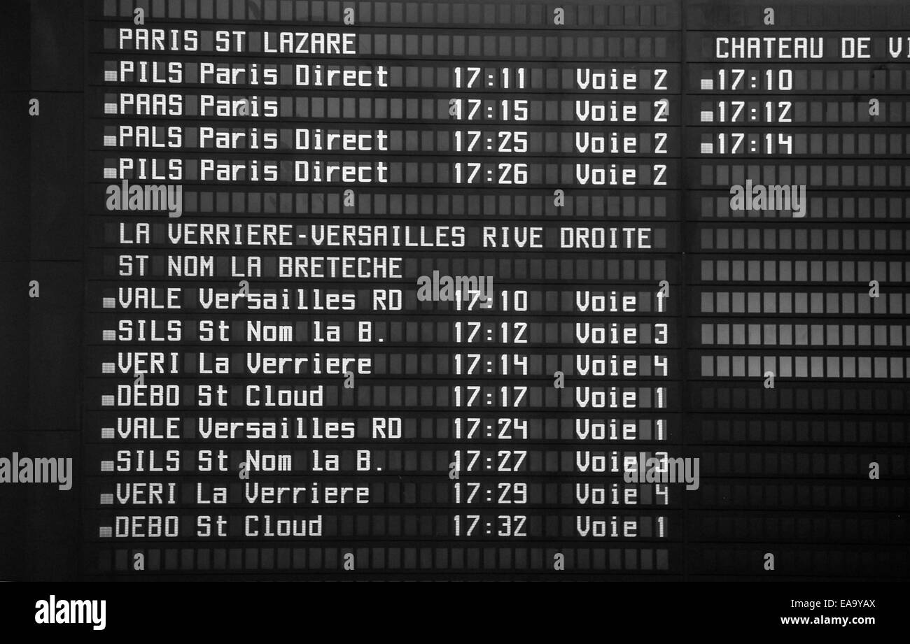 Electronic orari dei treni di Gare du Nord, Parigi Foto Stock