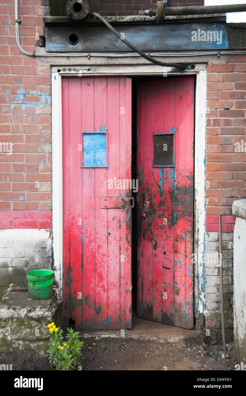 Maltby Main Colliery, South Yorkshire, fotografata nel 2014 prima della demolizione, un ricordo del patrimonio carbonifero britannico e dello sciopero dei minatori del 1984. Foto Stock